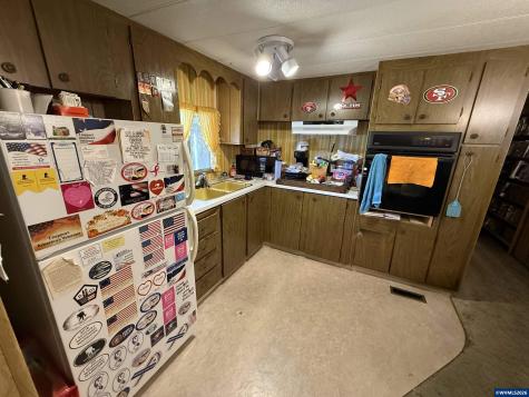 4447 Essex Street SE Salem OR 97317