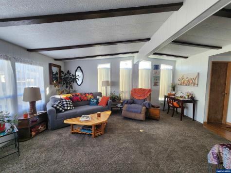 5422 Portland Road NE Salem OR 97305