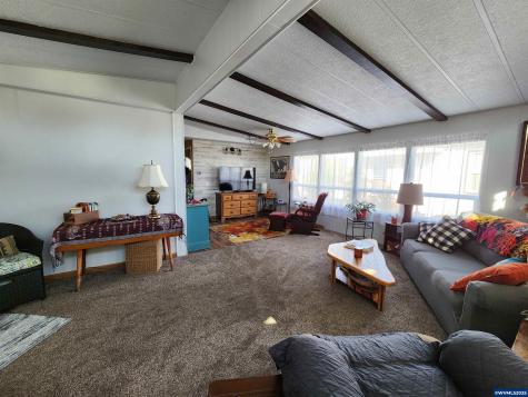 5422 Portland Road NE Salem OR 97305