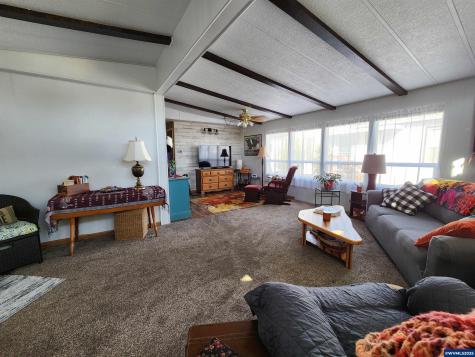 5422 Portland Road NE Salem OR 97305