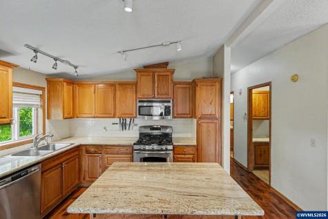 1401 W Ellendale Avenue Dallas OR 97338