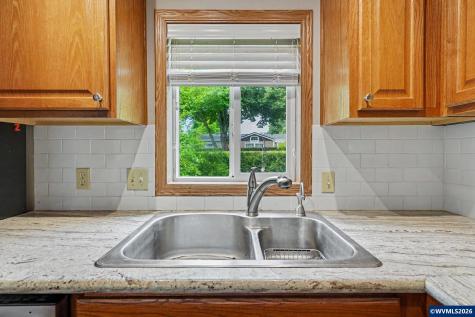 1401 W Ellendale Avenue Dallas OR 97338