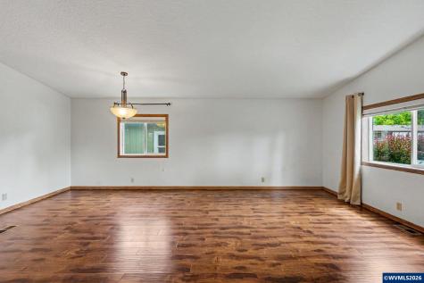 1401 W Ellendale Avenue Dallas OR 97338