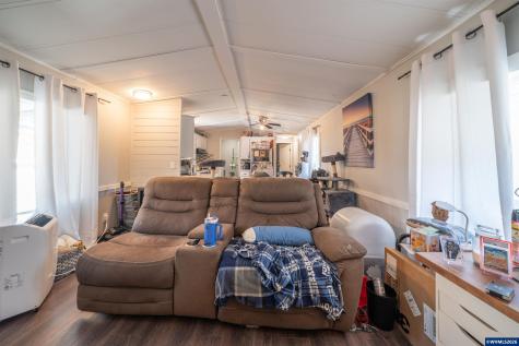 3237 Elm Street Hubbard OR 97032