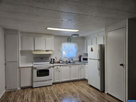 876 41st #31 Place NE Salem OR 97301