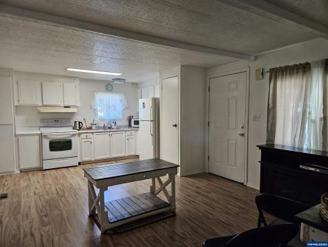 876 41st #31 Place NE Salem OR 97301