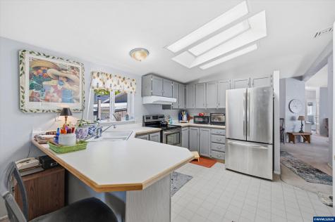 1401 W Ellendale Avenue Dallas OR 97338