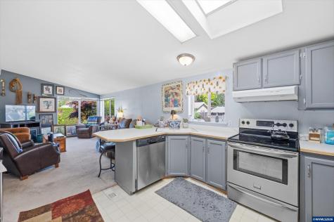 1401 W Ellendale Avenue Dallas OR 97338