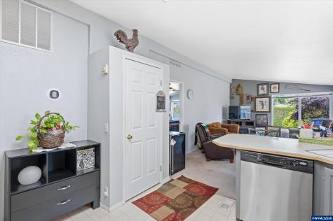 1401 W Ellendale Avenue Dallas OR 97338