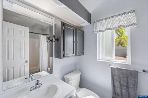 1401 W Ellendale Avenue Dallas OR 97338