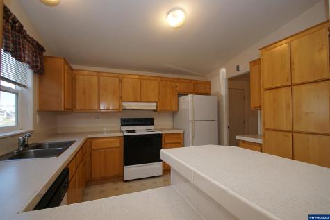 4252 Lemon Street NE Salem OR 97305