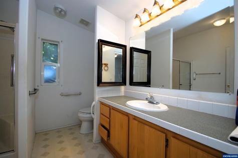 4252 Lemon Street NE Salem OR 97305