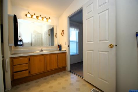 4252 Lemon Street NE Salem OR 97305