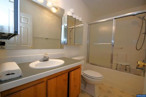 4252 Lemon Street NE Salem OR 97305