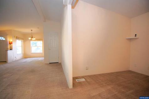 4252 Lemon Street NE Salem OR 97305