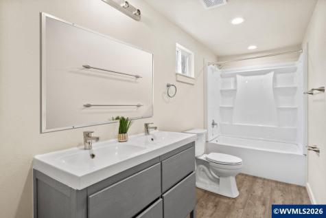 5005 Cumberland #3 Court SE Salem OR 97306