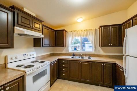 612 N Cascade Drive Woodburn OR 97071