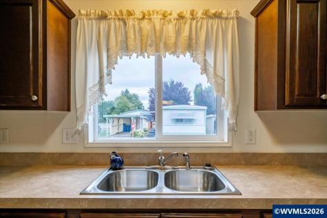 612 N Cascade Drive Woodburn OR 97071