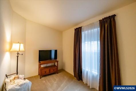612 N Cascade Drive Woodburn OR 97071