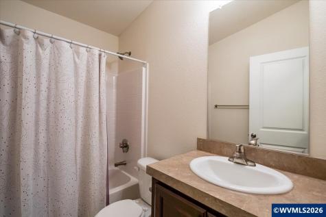 612 N Cascade Drive Woodburn OR 97071