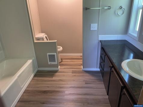 176 47th Avenue NE Salem OR 97301