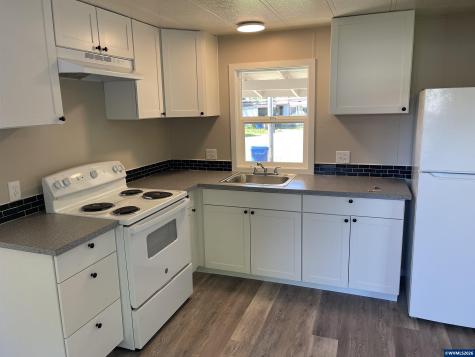 176 47th Avenue NE Salem OR 97301