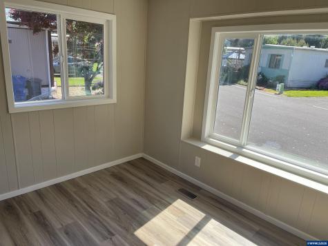 176 47th Avenue NE Salem OR 97301