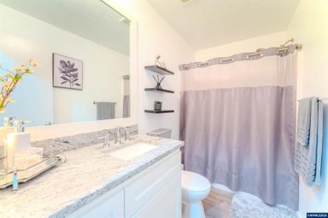 4364 Bren Lp NE Salem OR 97305-2789