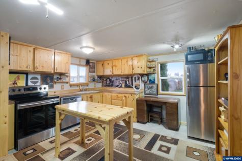 612 N Cascade Drive Woodburn OR 97071