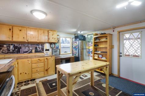 612 N Cascade Drive Woodburn OR 97071