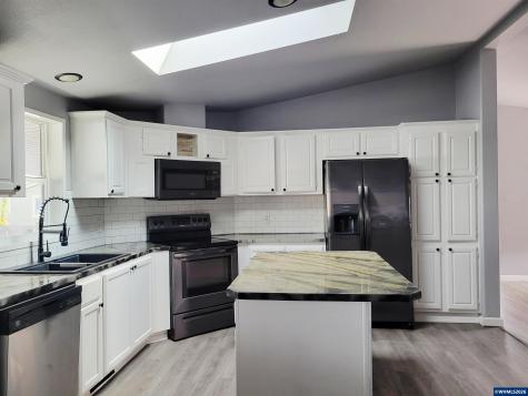 4722 Wyoming Circle NE Salem OR 97305