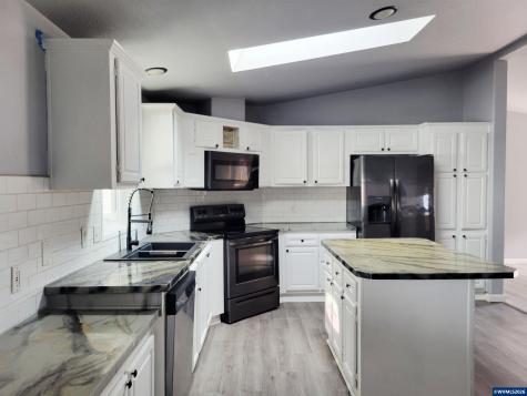 4722 Wyoming Circle NE Salem OR 97305