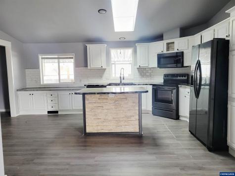 4722 Wyoming Circle NE Salem OR 97305