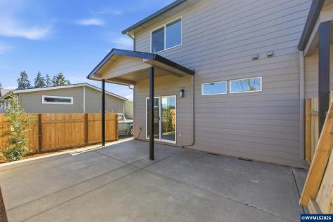 300 & 302 Seven Oaks Lane Lebanon OR 97355