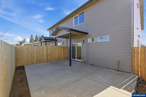 300 & 302 Seven Oaks Lane Lebanon OR 97355