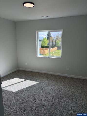 1542 Barn (-1550) Street Woodburn OR 97071