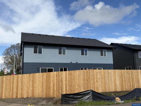 1542 Barn (-1550) Street Woodburn OR 97071
