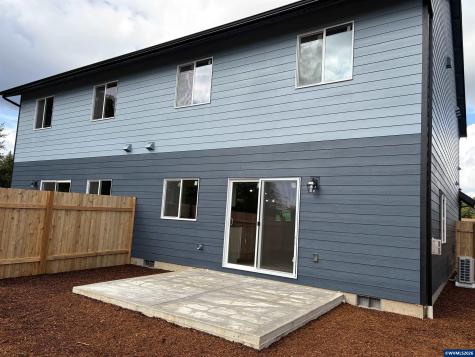 1542 Barn (-1550) Street Woodburn OR 97071