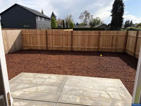 1542 Barn (-1550) Street Woodburn OR 97071