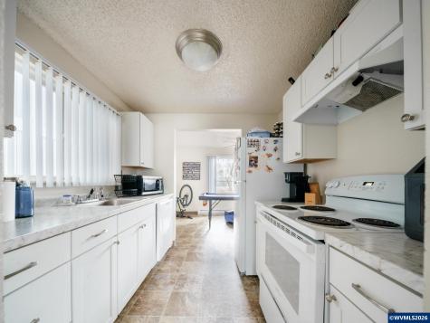 340 S Locust Street Canby OR 97013