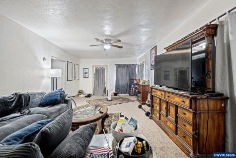 920-924 Main Street Sweet Home OR 97386