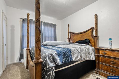 920-924 Main Street Sweet Home OR 97386