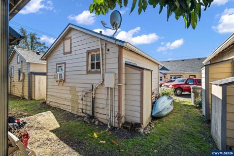 920-924 Main Street Sweet Home OR 97386