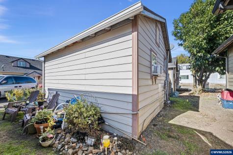 920-924 Main Street Sweet Home OR 97386
