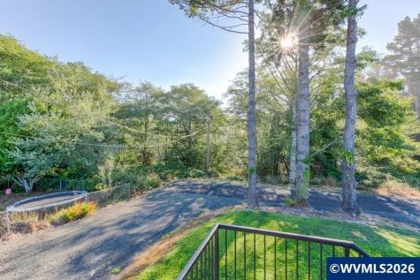 1039-1041 NE Grant Street Newport OR 97365