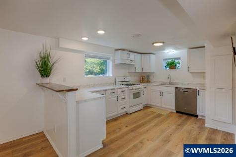 1039-1041 NE Grant Street Newport OR 97365