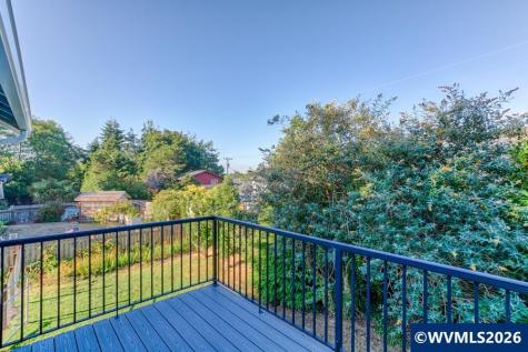 1039-1041 NE Grant Street Newport OR 97365