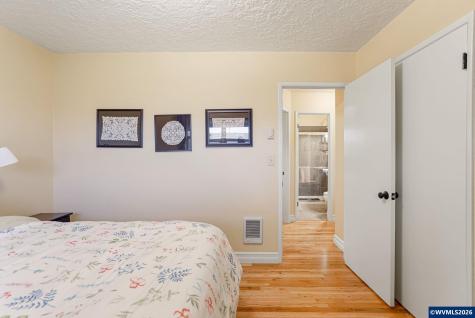 1123 17th (-1133) Street SE Salem OR 97302