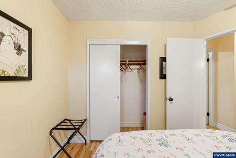 1123 17th (-1133) Street SE Salem OR 97302