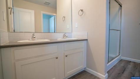 24 & 26 Sand Ridge Court Lebanon OR 97355